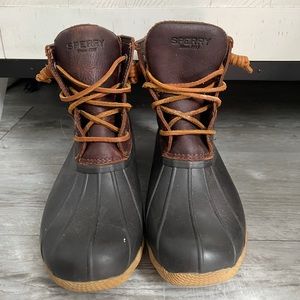 ONCE WORN SPERRY DUCK BOOTS